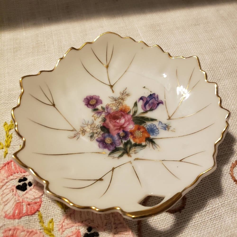 Beautiful Vintage 1940's Floral Porcelain Trinket Or Candy Dish. Made In Japan.